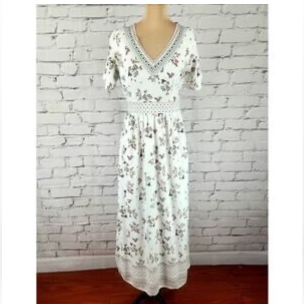 Lapogee Floral Maxi Dress with a Feminine Look and offers POCKETS!! Size M
